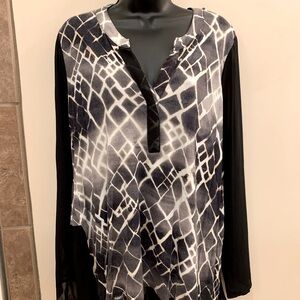 Simply Vera giraffe print tunic.  Sheer accents.  Size XL.